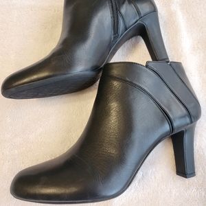 Alex Marie Booties Sz 9
